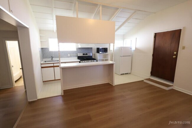 Foto del edificio - 76 Ryan Ave