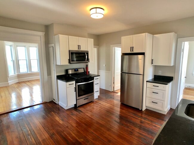 Building Photo - 373 Wickenden St