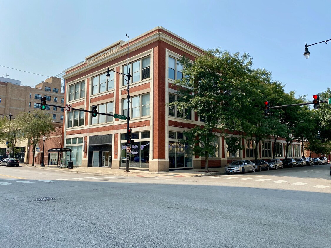 Foto principal - 2000 S Michigan Ave