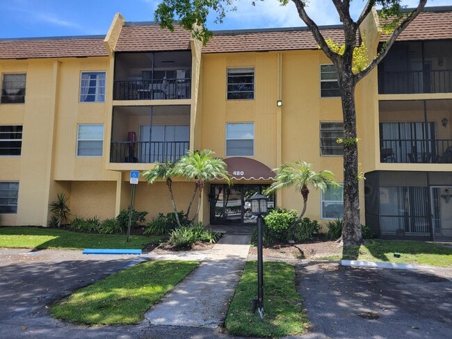 Foto del edificio - 480 NW 20th St