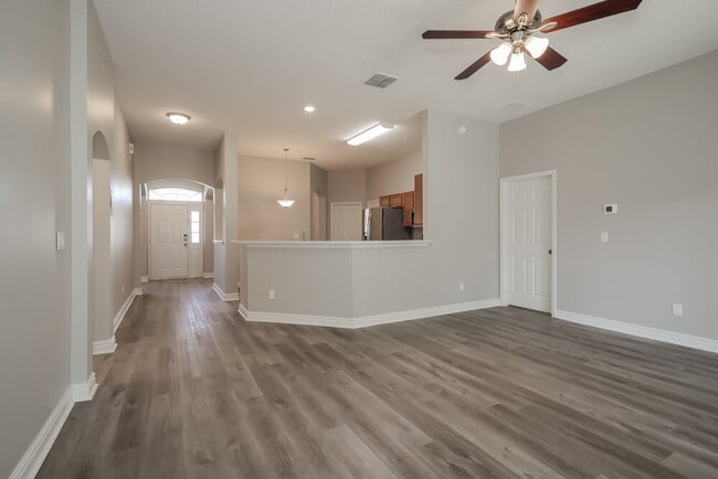 Building Photo - 801 Esquire Ln