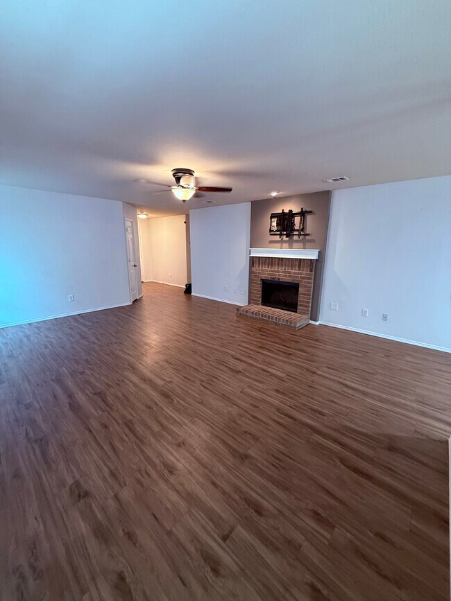 Building Photo - 12736 Northern Pine Dr