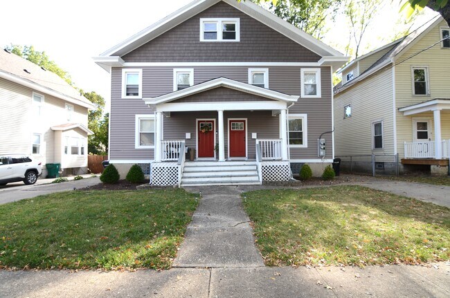 Foto del edificio - 6105 Bramble Ave