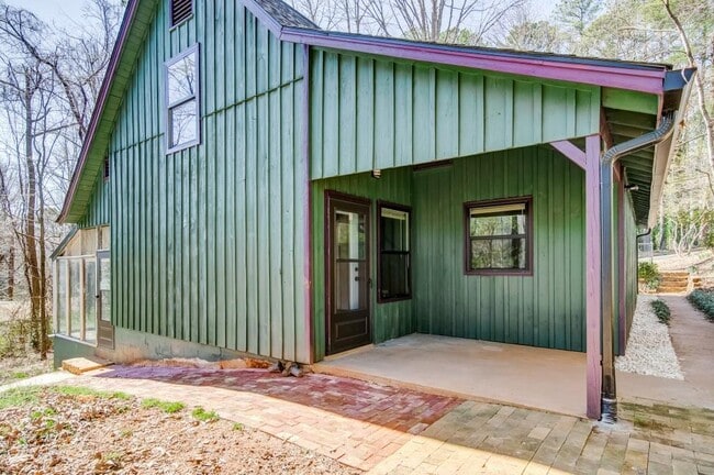 Building Photo - 42 Arminda St