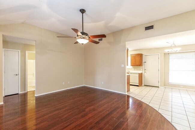 Foto del edificio - 3834 Purdue Ln