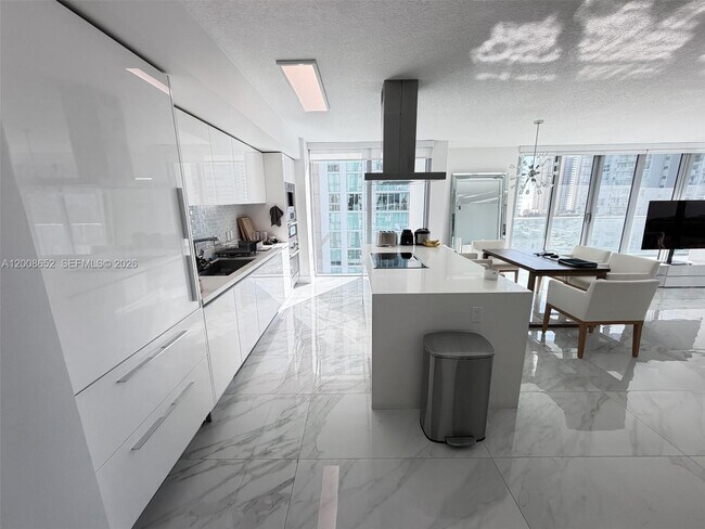 Foto del edificio - 330 Sunny Isles Blvd
