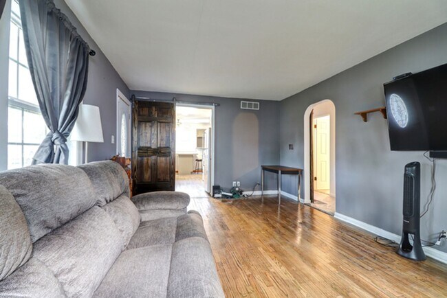 Foto del edificio - 3 BED / 1.5 BATH HOUSE CENTRALLY LOCATED I...