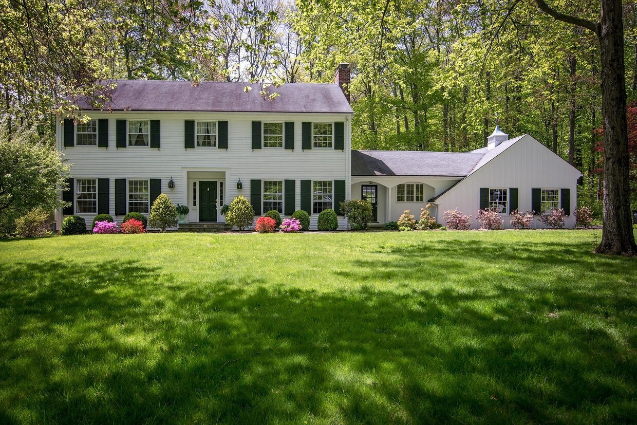 Primary Photo - 10 Pilgrim Rd