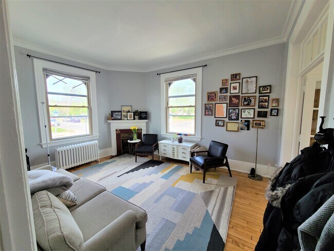 Foto del edificio - 327 6th Ave SE