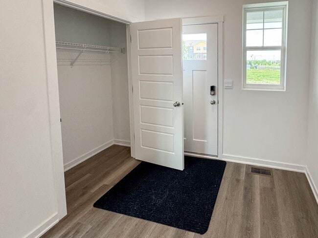 Building Photo - 513 Oak Opening Dr