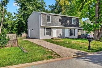 Building Photo - 2209 Campus Dr