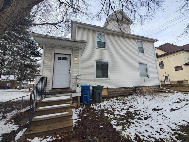 Building Photo - 1118 W 2nd St