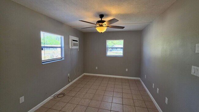 Foto del edificio - Studio garage apartment
