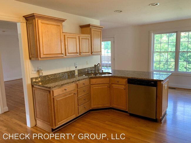 Building Photo - 4 br, 3 bath House - 373 The Landings