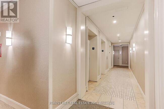 Photo du bâtiment - 800-2800 Lawrence Ave W