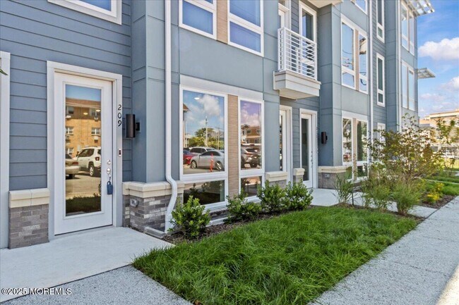 Building Photo - 1403 Kingsley St