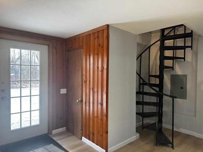 Foto del edificio - 352 Hotchkiss Rd