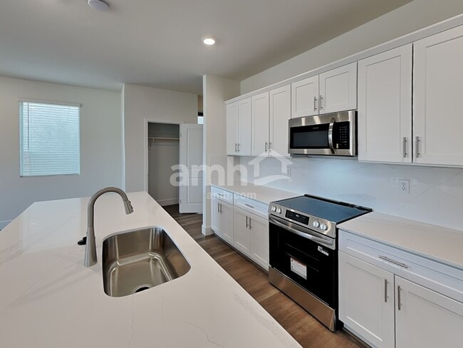 Building Photo - 10366 Beaver Tail St