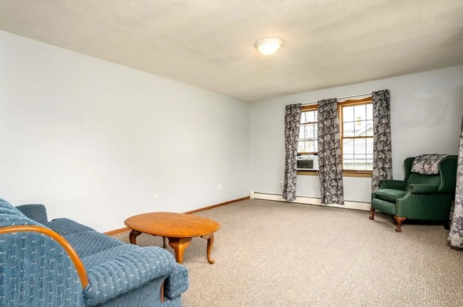 Building Photo - 3 Bed 1.5 Bath- Aliquippa PA