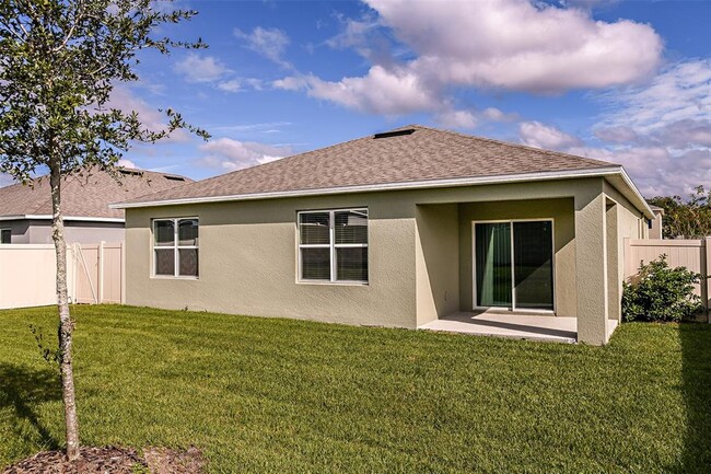 Building Photo - 2424 Clear Water Dr