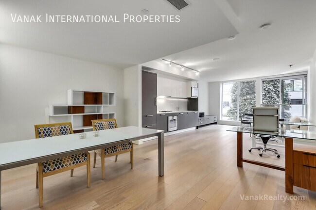 Photo du bâtiment - Modern Coal Harbour Studio with Luxury Amenities