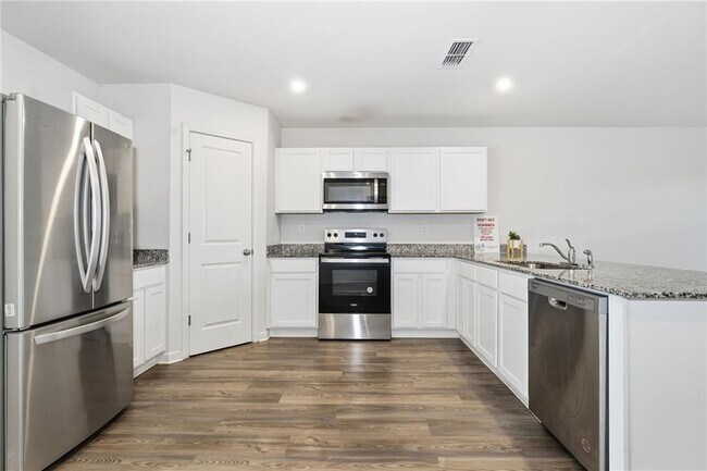 Building Photo - 564 Pemberton St