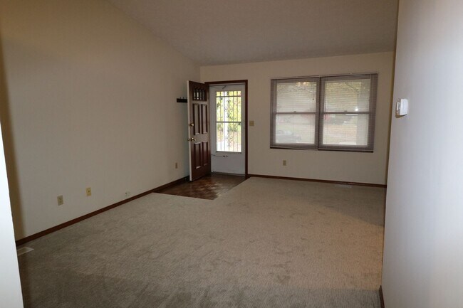 Building Photo - Two Master Suites and Two Bathroom Home