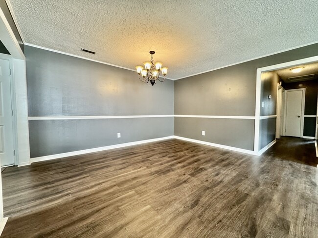 Building Photo - 1417 Goldfinch Ln