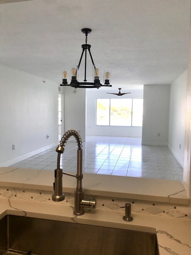 Building Photo - 14096 Huntington Pointe Dr