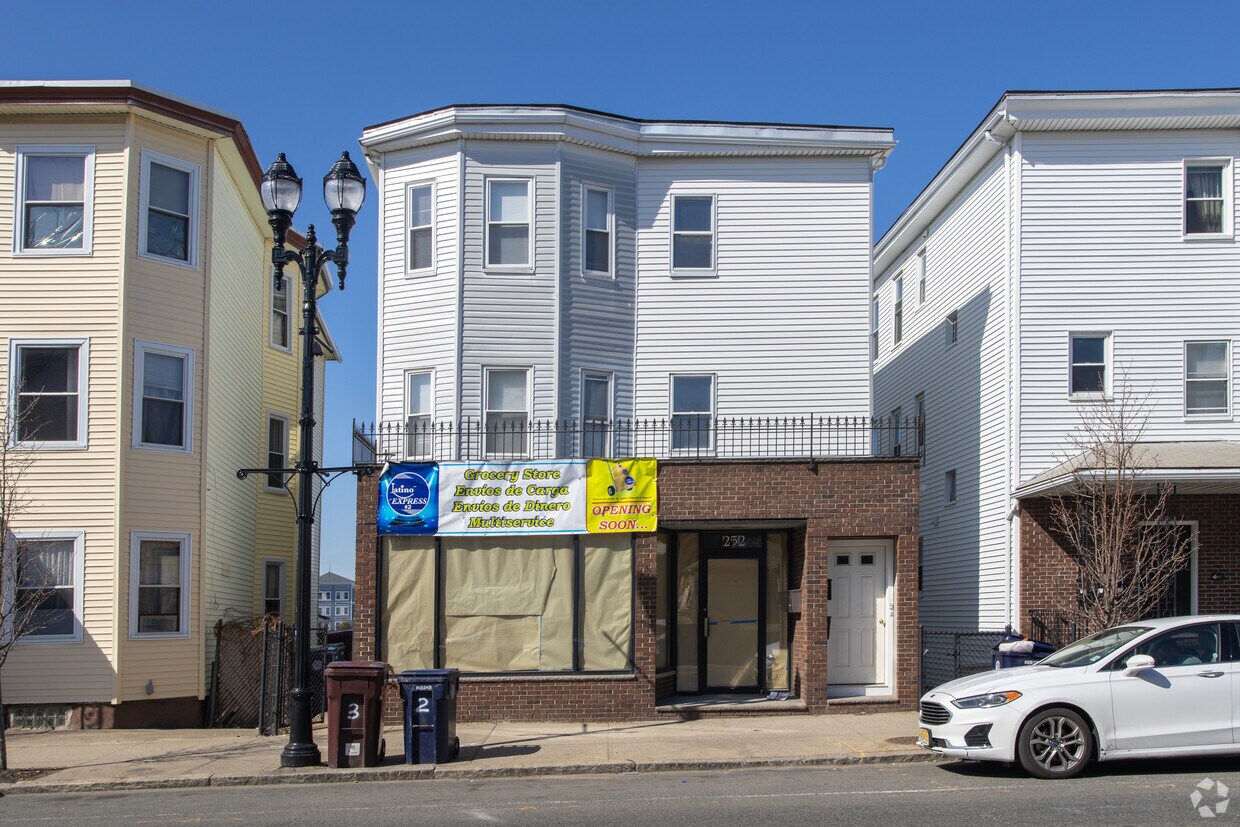 Building Photo - 252 Main St
