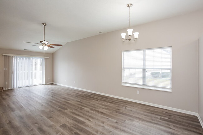 Foto del edificio - 5507 Old Barn Dr