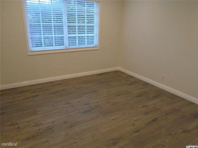 Building Photo - 3 br, 2 bath House - 1654 Sheridan Rd