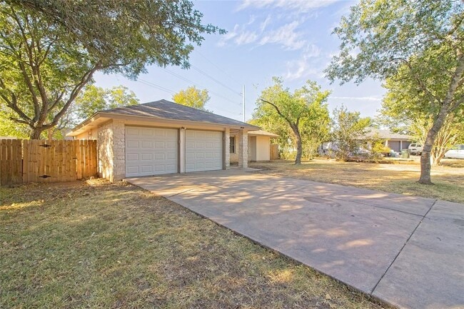 Building Photo - 914 Garden Meadow Dr