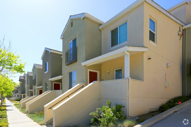 Building Photo - Grand Oak Apartments