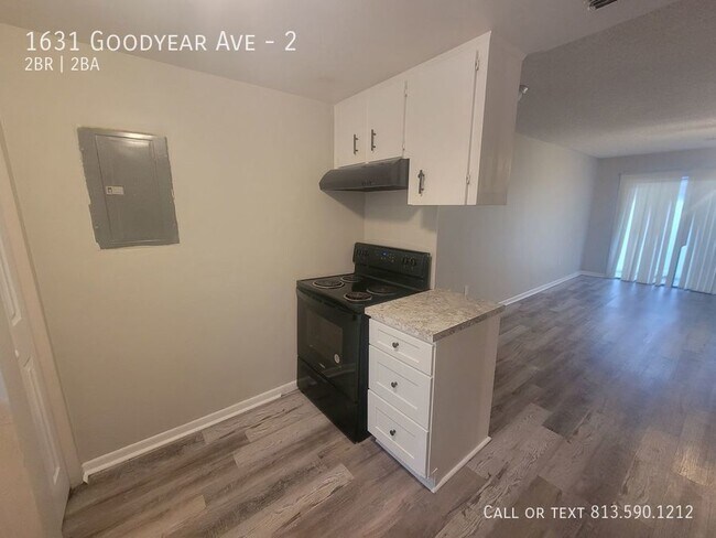 Building Photo - Cute Lakeland Apartment