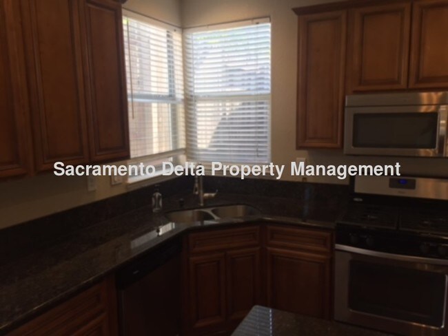 Building Photo - Beautiful 3 bedroom 2 bath home!!!