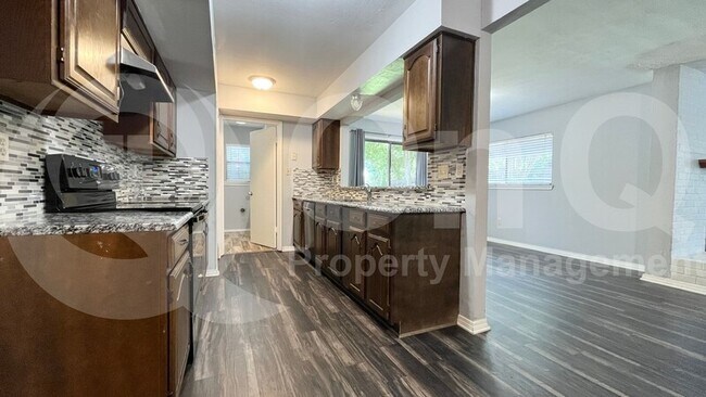 Building Photo - 4124 Wimbledon Dr