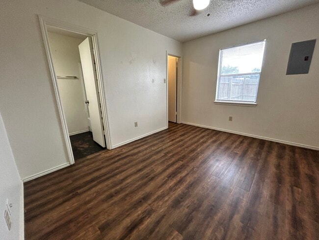Foto del edificio - 4622 Erskine St