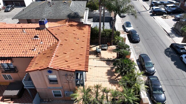 Building Photo - 6636 Del Playa Dr