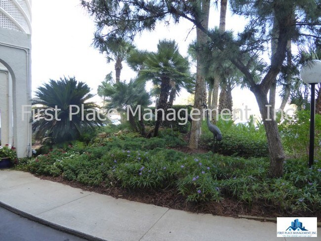 Building Photo - Furnished Oceanfront Condo