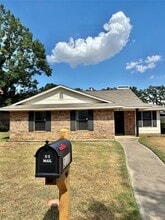 Building Photo - 2111 Wisteria St
