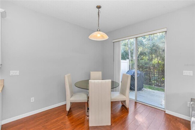 Foto del edificio - 540 Pinebranch Cir