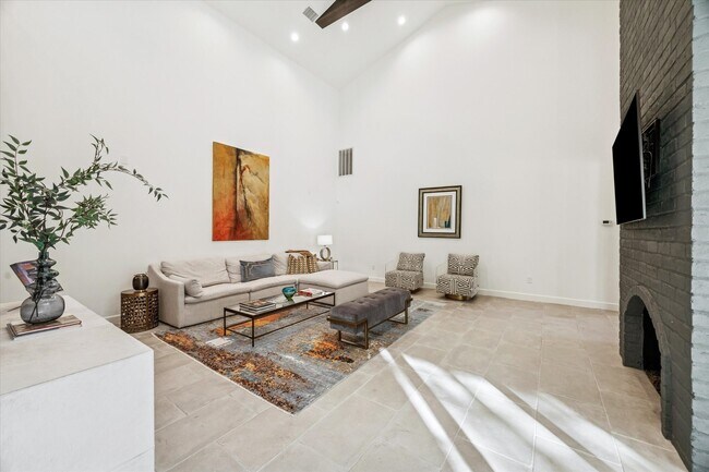 Foto del edificio - 10 S Briar Hollow Ln