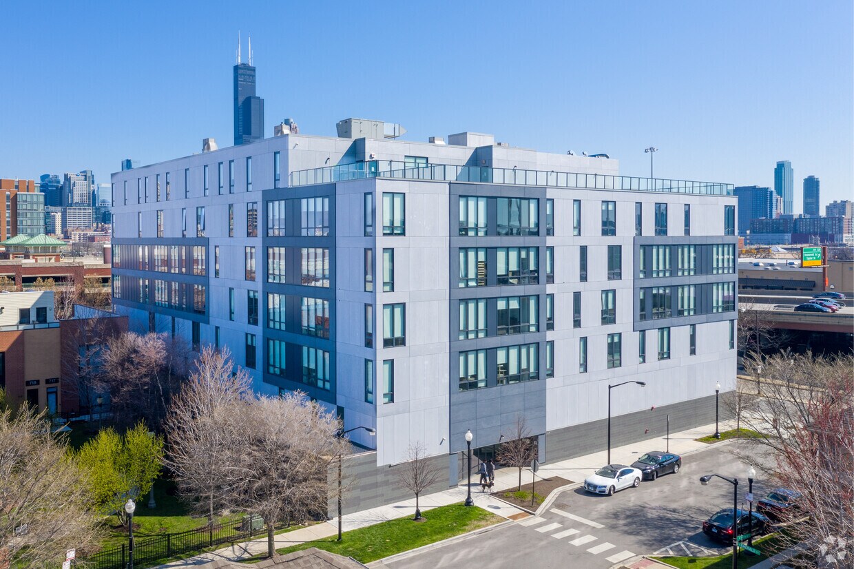 X Chicago Apartments 710 W 14th St Chicago, IL