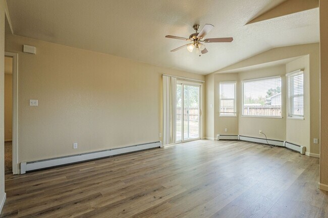 Building Photo - 431 Countryside Ln