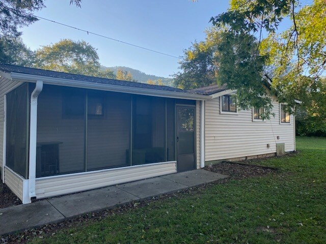 Foto principal - 406 W 3rd St