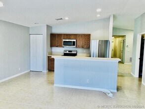 Building Photo - 4801 SE Graham Dr