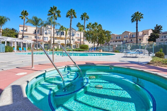Foto del edificio - River Ranch Townhomes & Apartments