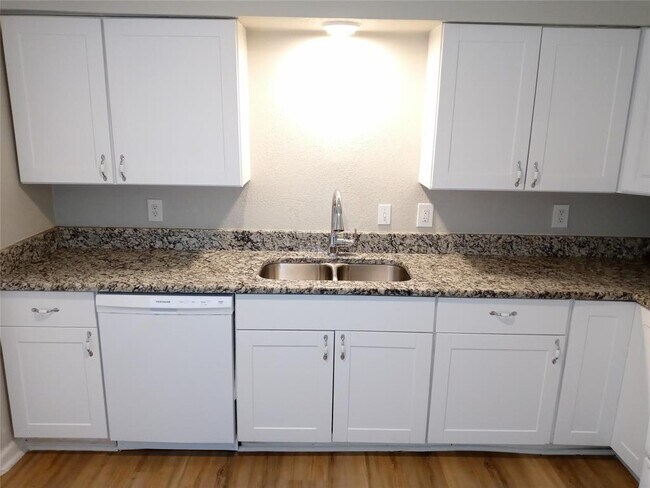 Building Photo - 322 Parker Dr