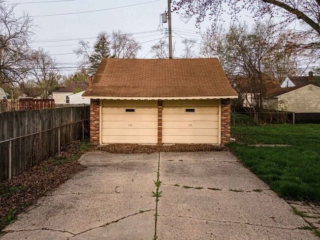 Building Photo - 3 Bedroom - 2.5 Bath - Redford - $1425